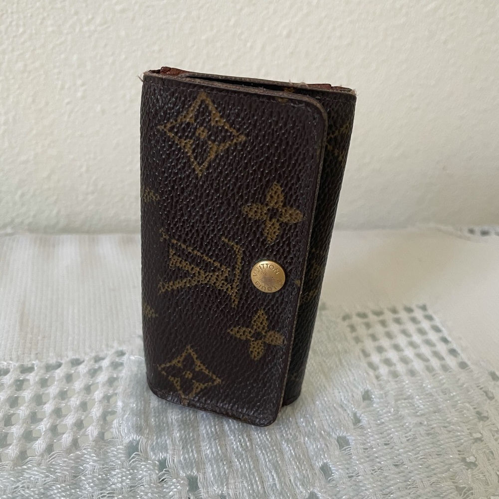 Louis Vuitton 4 key holder